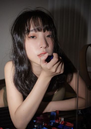 麻豆成人片女王沈樵回归_十万网红美女美酱